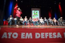 Ato suprapartidário em SP defende a democracia e o governo Dilma