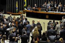 Em 2º turno, Câmara dos Deputados aprovam texto-base da reforma política